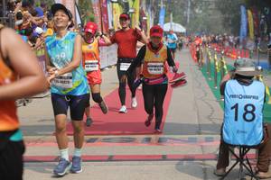 BIB: 40322, 46283, 48028
                            <button type="button" onclick="openModal(8249037)" class="btn btn-primary btn-sm float-right btn-popup" data-toggle="modal" data-target=".modal-high-quality">
                        <i class="fas fa-shopping-cart"></i> Add to Cart
                    </button>
                                            <button type="button" onclick="isThisMe(8249037, true)" class="btn btn-success btn-sm float-right btn-popup btn-isme hidden" data-toggle="tooltip" data-placement="bottom" title="นี่คือรูปของคุณใช่ไหม คลิกที่นี่เพื่อเอาเข้าอัลบั้ม">
                        <i class="fas fa-plus"></i> Add to album
                    </button>
                    <button type="button" onclick="isThisMe(8249037, false)" class="btn btn-warning btn-sm float-right btn-popup btn-isnotme hidden">
                        <i class="fas fa-ban"></i> Remove from album
                    </button>